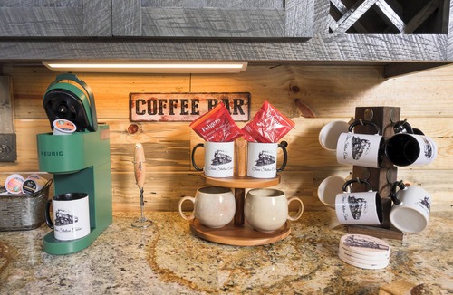 Pickens Cabin | Train Station Cabin - Sleeps 10 - Arcade - Hot Tub, Outdoor Fun & EV Plug