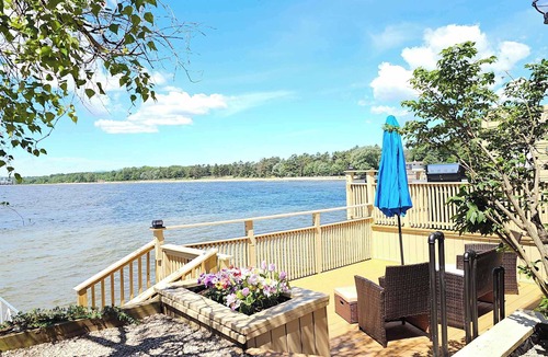 Cumberland Head House | Tramonto Paradise on the Lake Hot Tub Pet Friendly