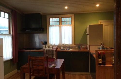 Strahan House | Tramway Cottage