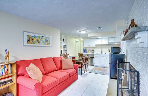 Alexandria Apartment | Tranquil 1-bed apt sleeps 4 overlooking Indian Creek Gorge w/WiFi, AC & hot tub