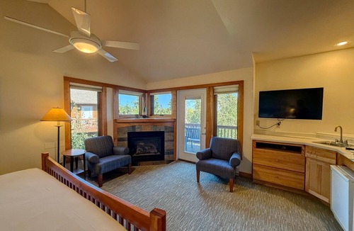Lutsen Township Condo | Tranquil 1 bedroom North Shore retreat with views of Lake Superior or Poplar River