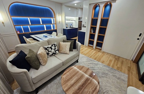 Bang Tao Apartment | Tranquil 1-bedroom apartment with AC in Tambon Choeng Thale