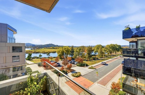 Kingston Apartment | Tranquil 2-Bed with Water View