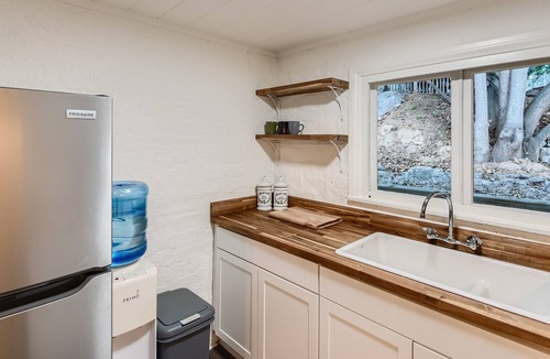 Vista Cottage | Tranquil 2 Bedroom 1 Bath Cottage Nestled in the Trees - Fenced Oversized Patio