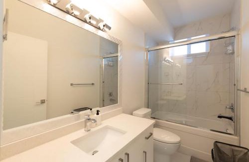 Eastern Hillsides House | Tranquil 2-Bedroom Basement Suite Relaxing Stay
