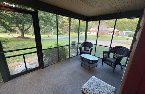 Hiawassee Cabin | Tranquil 2-bedroom cabin on the head waters of the Hiawassee River