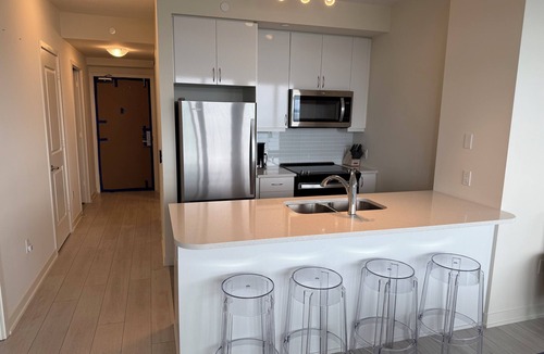 Humber Bay Condo | Tranquil 2-bedroom condo with AC in vibrant Toronto