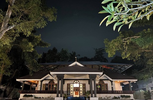 Chirayinkil House | Tranquil 2-Bedroom Haven with AC near Varkala North Cliff
