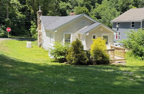 Coventry Lake House | Tranquil 2-bedroom house with access to private neighborhood beach in Coventry