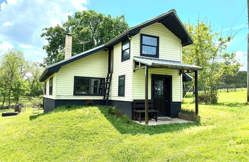 Marshall House | Tranquil 2-bedroom house with AC, fire pit, & game room in the Ozarks