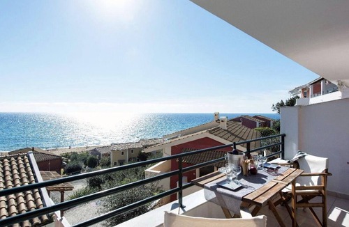 Glyfada Villa | Tranquil 2-bedrooms -2 barhrooms 1 living room with sea view ! Enjoy your stay!