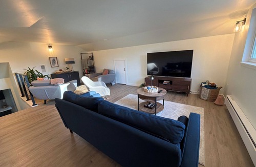 University Place House | Tranquil 3-bedroom house with AC in delightful University Place