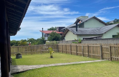 Sambaqui House | Tranquil 3-bedroom house with AC in beautiful Florianópolis