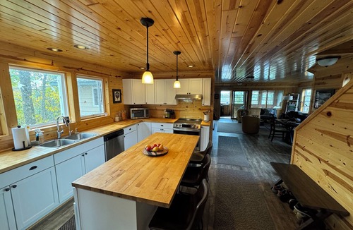 Tower Cabin | Tranquil 3-bedroom cabin on scenic Lake Vermilion