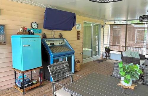 Astor House | Tranquil 3-bedroom house in Astor with direct St. Johns River access.