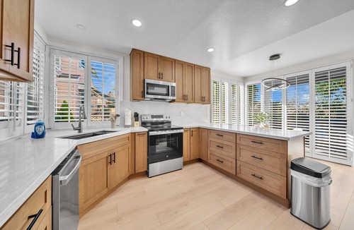 Woodbridge House | Tranquil 3BR Lakefront Haven｜ Gated Community｜Lake View｜Dedicated Office #185