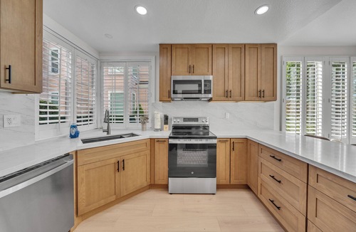 Woodbridge House | Tranquil 3BR Lakefront Haven｜ Gated Community｜Lake View｜Dedicated Office #185