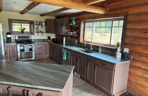 Florence Cabin | Tranquil 4-bedroom cabin in enjoyable western Montana getaway on 11 acres