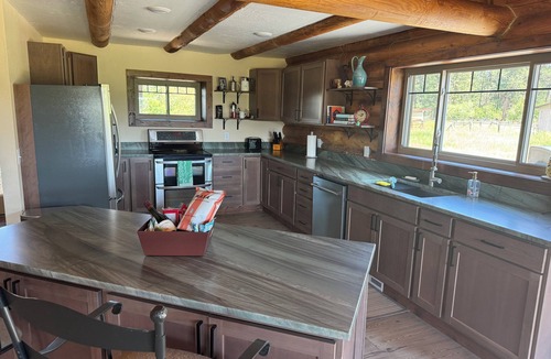 Florence Cabin | Tranquil 4-bedroom cabin in enjoyable western Montana getaway on 11 acres