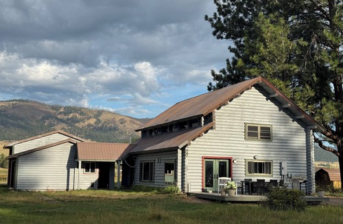 Florence Cabin | Tranquil 4-bedroom cabin in enjoyable western Montana getaway on 11 acres