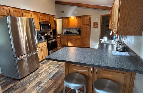 Whitewater House | Tranquil 4-bedroom house on quiet cul-de-sac with lake views in Whitewater