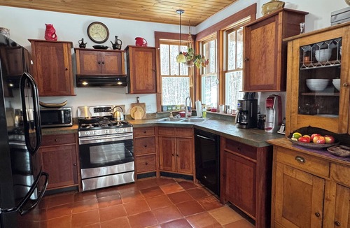 Bristol House | Tranquil 4-bedroom house in beautiful Vermont location.
