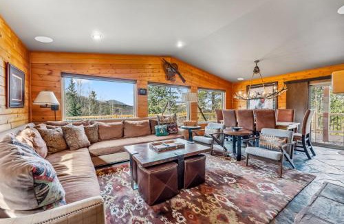Breckenridge House | Tranquil 4BR on Peak 7 with Hot Tub Dog Friendly