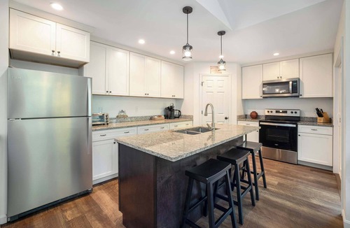 Guild House | Tranquil 5-BR Mountain Retreat 8-Min. to Mt. Sunapee