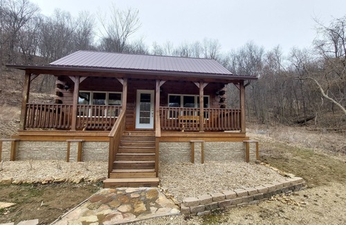 Ontario Cabin | Tranquil Amish-built cabin near Wildcat State Park