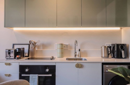 Sea Point Apartment | Tranquil And Modern Studio Apartment With Mountain Views