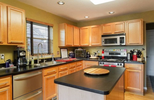 Bryant Pattengill West House | Tranquil and serene home for your group reunion or family getaway.