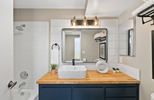 Leucadia House | Tranquil Beach Townhome in Seabluffe Encinitas