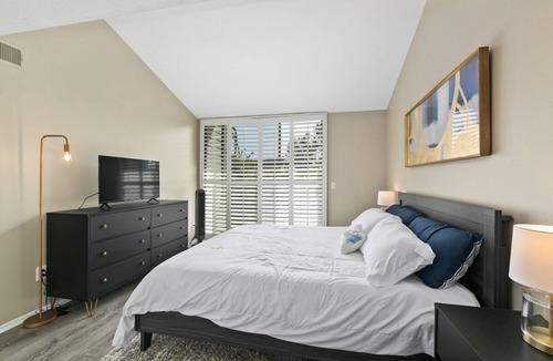 Leucadia House | Tranquil Beach Townhome in Seabluffe Encinitas