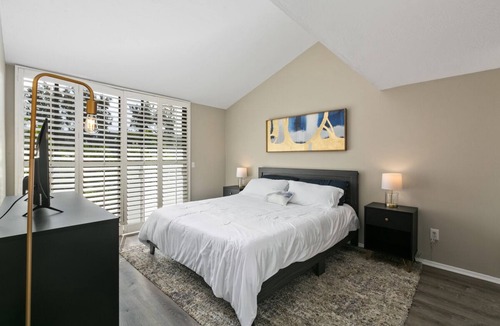 Leucadia House | Tranquil Beach Townhome in Seabluffe Encinitas