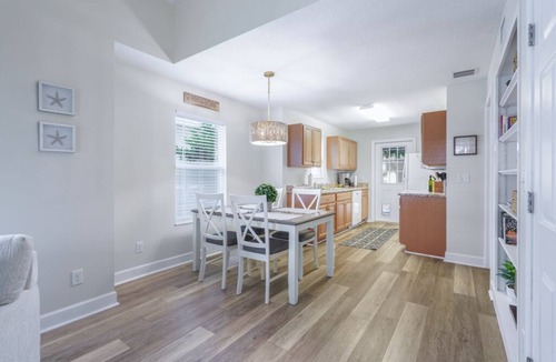 American Beach Cottage | Tranquil beach cottage in historic American Beach! 5 min walk to the beach!