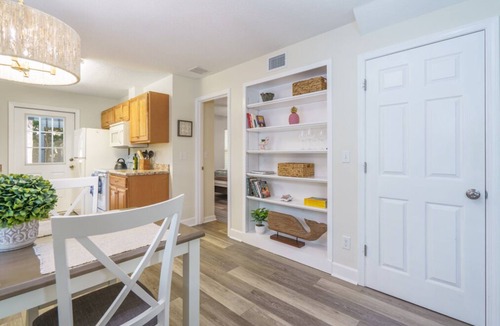 American Beach Cottage | Tranquil beach cottage in historic American Beach! 5 min walk to the beach!