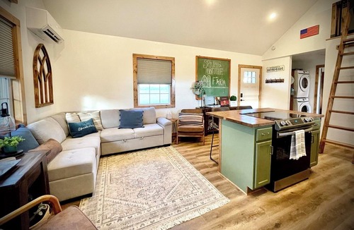 Caulfield Cabin | Tranquil Cabin on 71/acre cattle farm—near Cloud 9 ranch and Ozark rivers!
