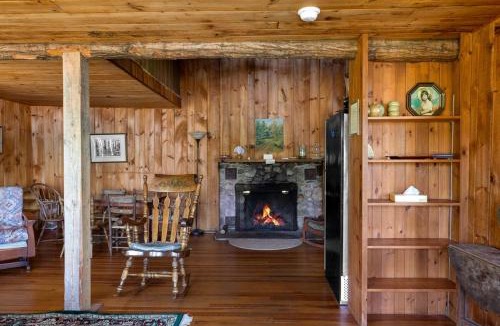 Lyme House | Tranquil Cabin on a Lake with Private Porch near Lebanon, New Hampshire