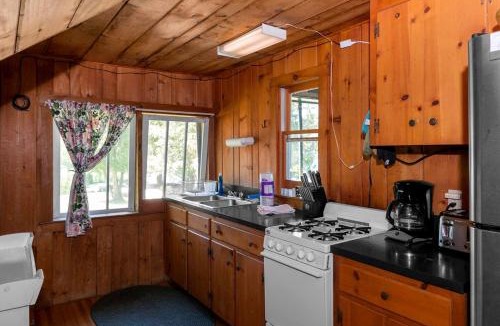 Lyme House | Tranquil Cabin on a Lake with Private Porch near Lebanon, New Hampshire