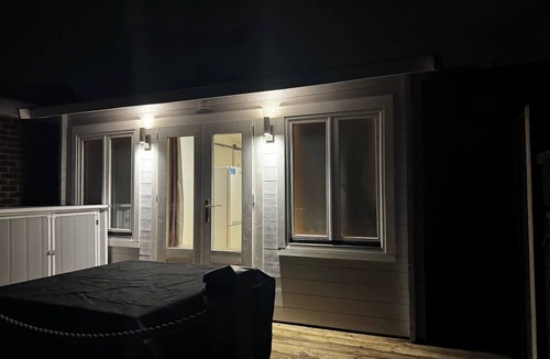 Barnehurst Cabin | Tranquil Cabin Retreat in Bexleyheath