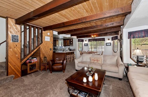 Big Bear City House | Tranquil Cabin with Barbecue and Beautiful Outdoor Living Space in Big Bear Lake, California