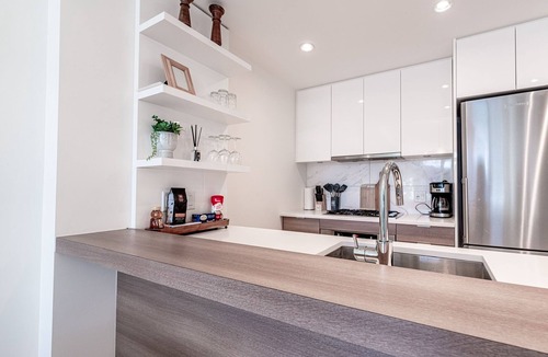 Bow Riverfront House | Tranquil & Central 1 BR Riverside Oasis
