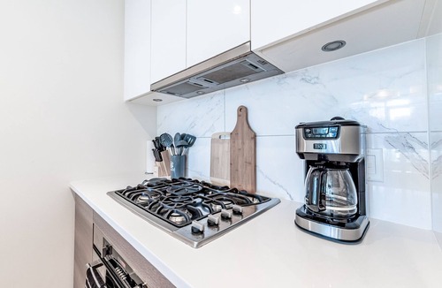Bow Riverfront House | Tranquil & Central 1 BR Riverside Oasis