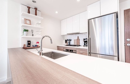 Bow Riverfront House | Tranquil & Central 1 BR Riverside Oasis