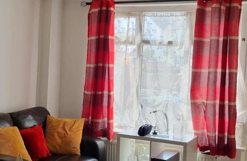 Edgware Apartment | Tranquil City Escape in Edgware - 1 Bed Apartment