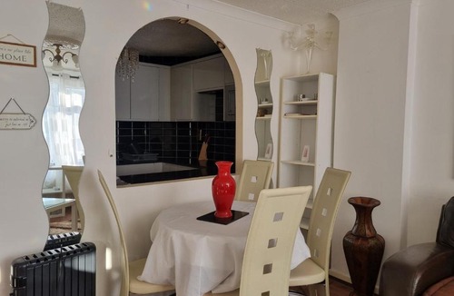 Edgware Apartment | Tranquil City Escape in Edgware - 1 Bed Apartment