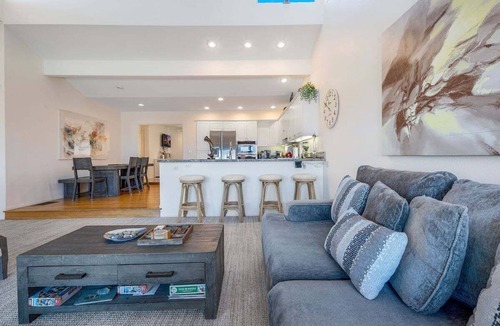 Leucadia House | Tranquil Coastal Living | Oceanview Seabluffe Beachfront Townhouse