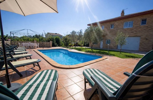 Sils Villa | Tranquil Costa Brava Retreat with private suite!