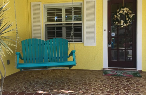 Bay Esplanade Cottage | TRANQUIL COTTAGE 1 BLOCK FROM CLEARWATER BEACH