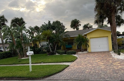 Bay Esplanade Cottage | TRANQUIL COTTAGE 1 BLOCK FROM CLEARWATER BEACH